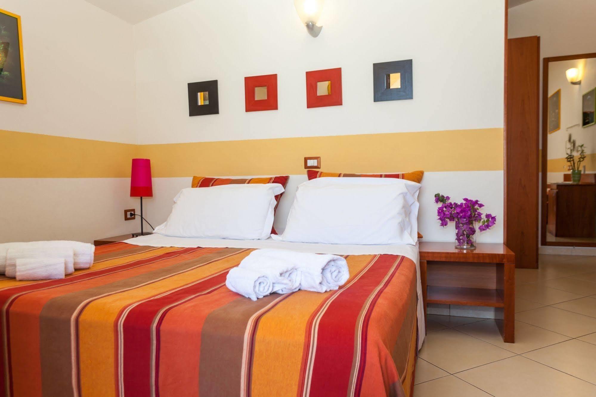 Villa Sunset B&B/Apartments Fontane Bianche Exterior foto